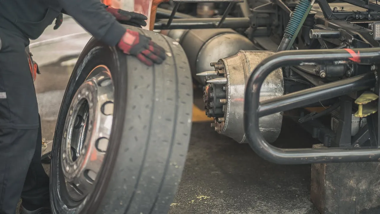 Lastik Yol Yardım Lastikçi - Mobil lastikçi - bulunduğunuz yere gelen servis